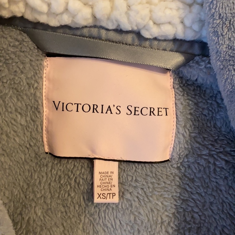 Victoria Secret Robe - Picture 2 of 5